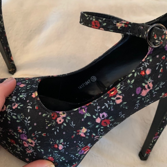 Ardene floral heels - Picture 3 of 4